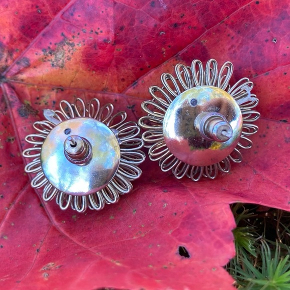 ๐3/$12 Vintage Goldtone Wire Domed Stud Earrings Pierced - Picture 5 of 8